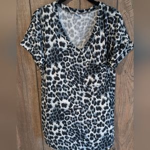 Women's gray and black leopard print short sleeve top